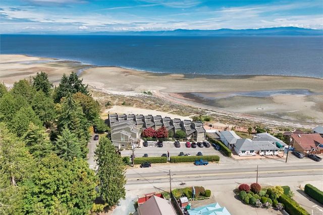 3 of 37 - 3295 Island Hwy W 202, Qualicum Beach, BC