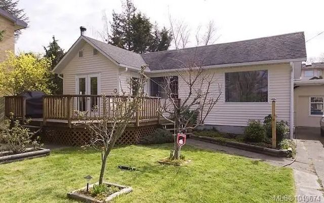 2 of 4 - 2043 Milton St, Oak Bay, BC