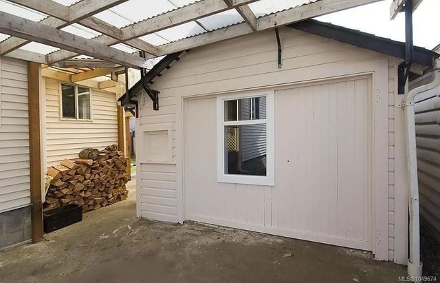 3 of 4 - 2043 Milton St, Oak Bay, BC