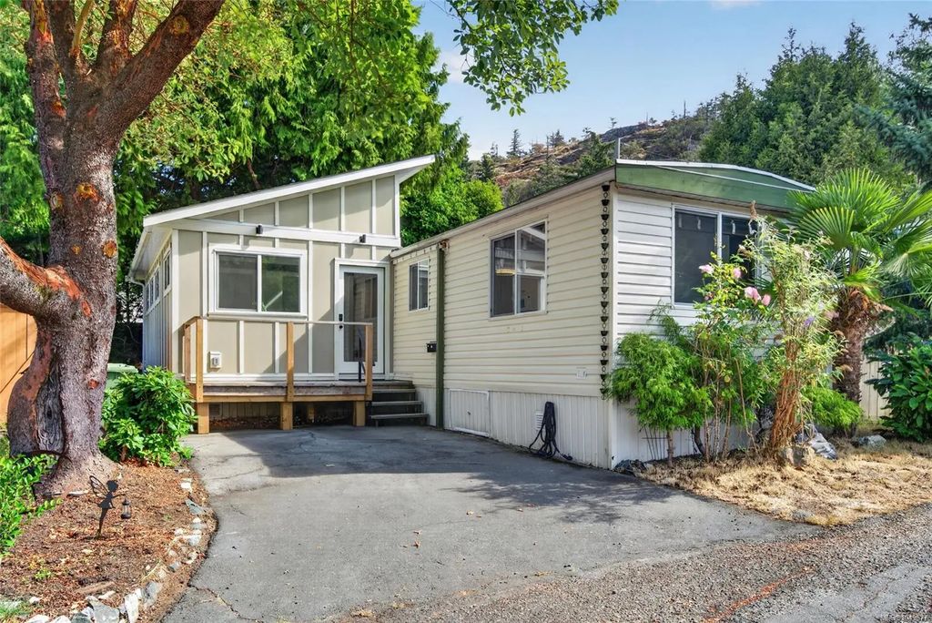 2587 Selwyn Rd 48, Langford