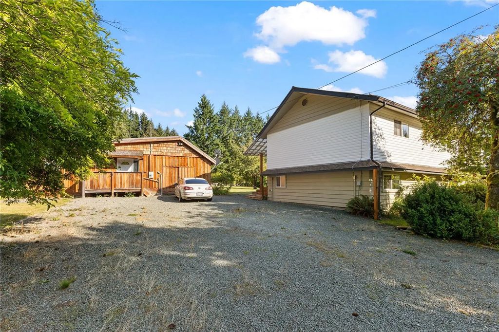 1818 Sachts Rd, Sayward