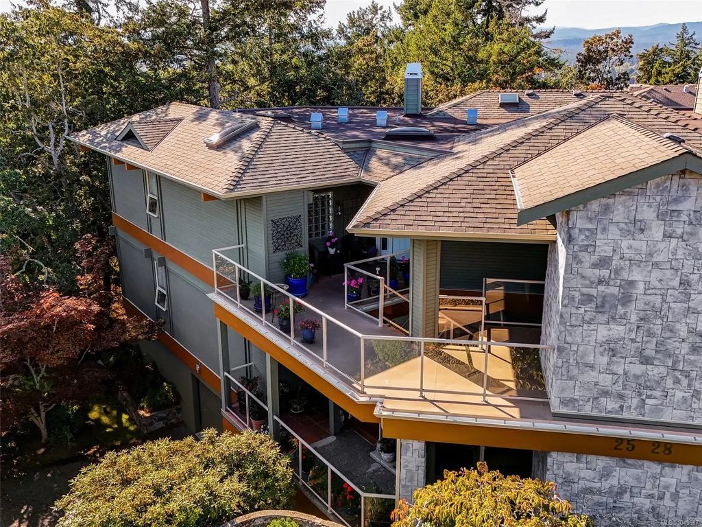4305 Maltwood Lane 27, Saanich
