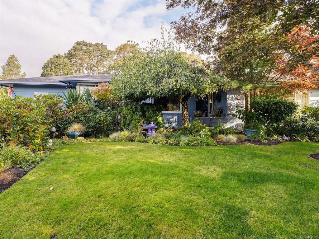 2064 Lansdowne Rd, Oak Bay