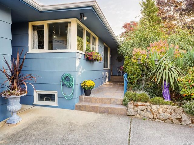 3 of 63 - 2064 Lansdowne Rd, Oak Bay, BC