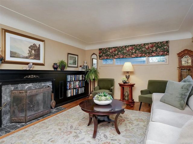 4 of 63 - 2064 Lansdowne Rd, Oak Bay, BC