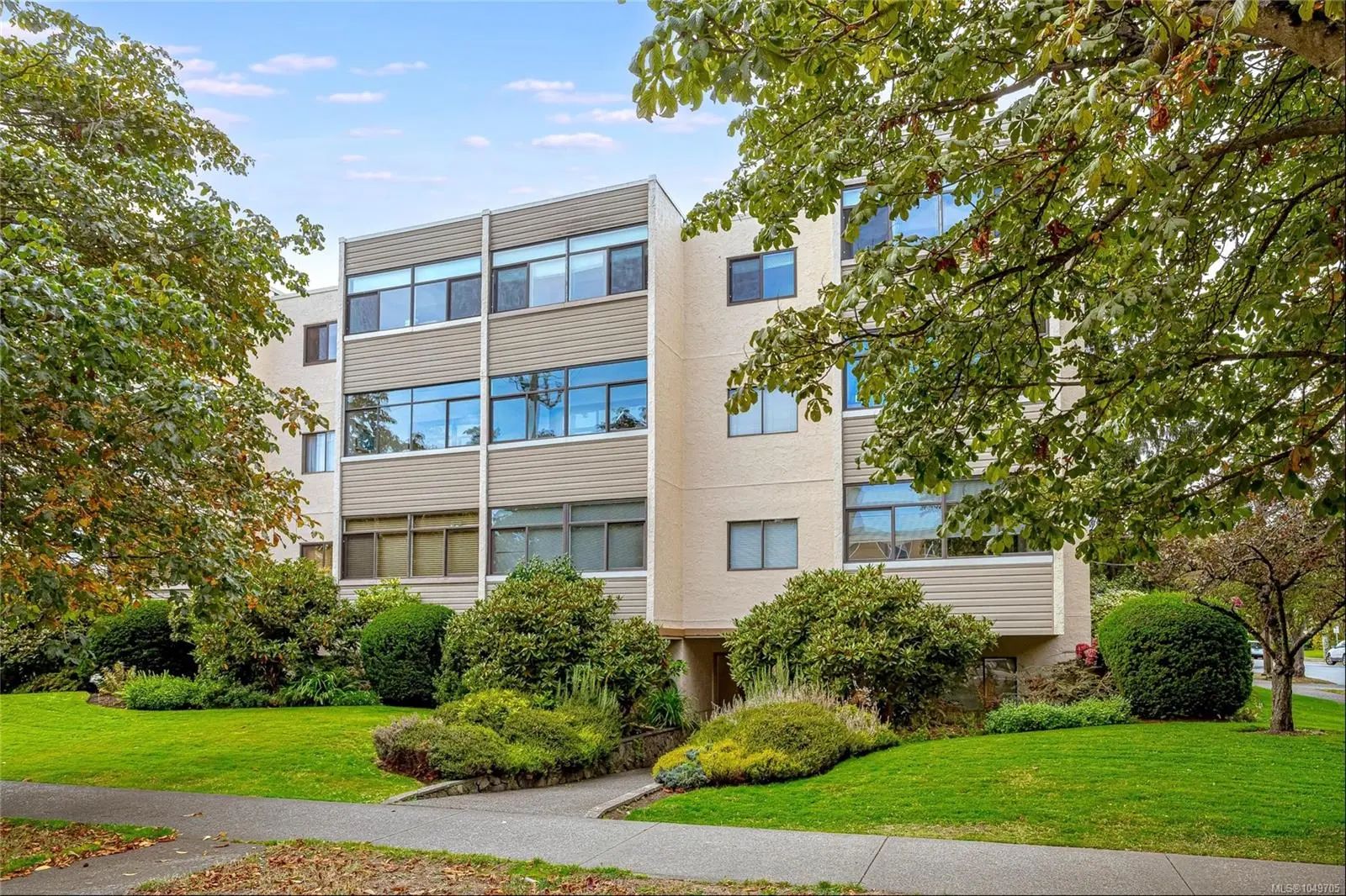 Residential Real Estate for Sale at 924 Cook St 302 in the city of Victoria by MLS #1049705