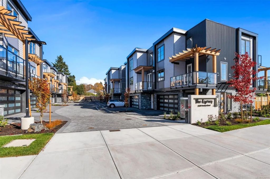2590 Penrhyn St 5, Saanich