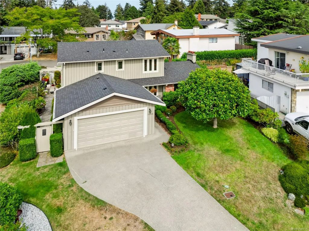 1658 Brousson Dr, Saanich