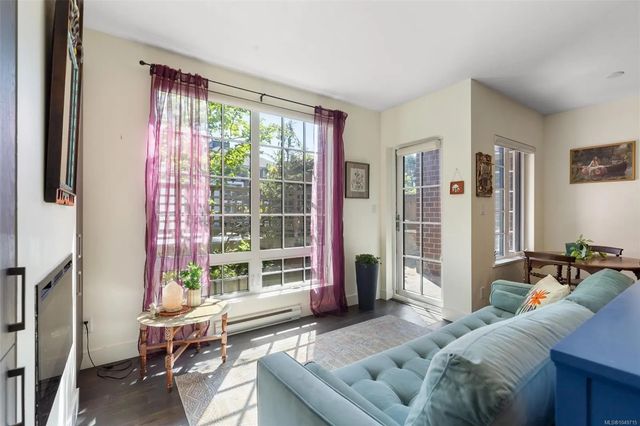 4 of 27 - 1011 Burdett Ave 105, Victoria, BC