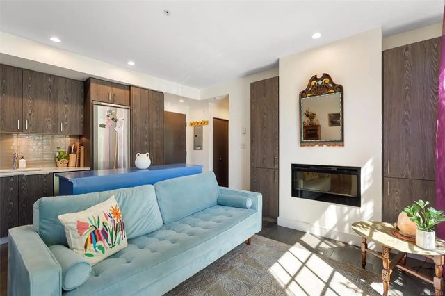 5 of 27 - 1011 Burdett Ave 105, Victoria, BC