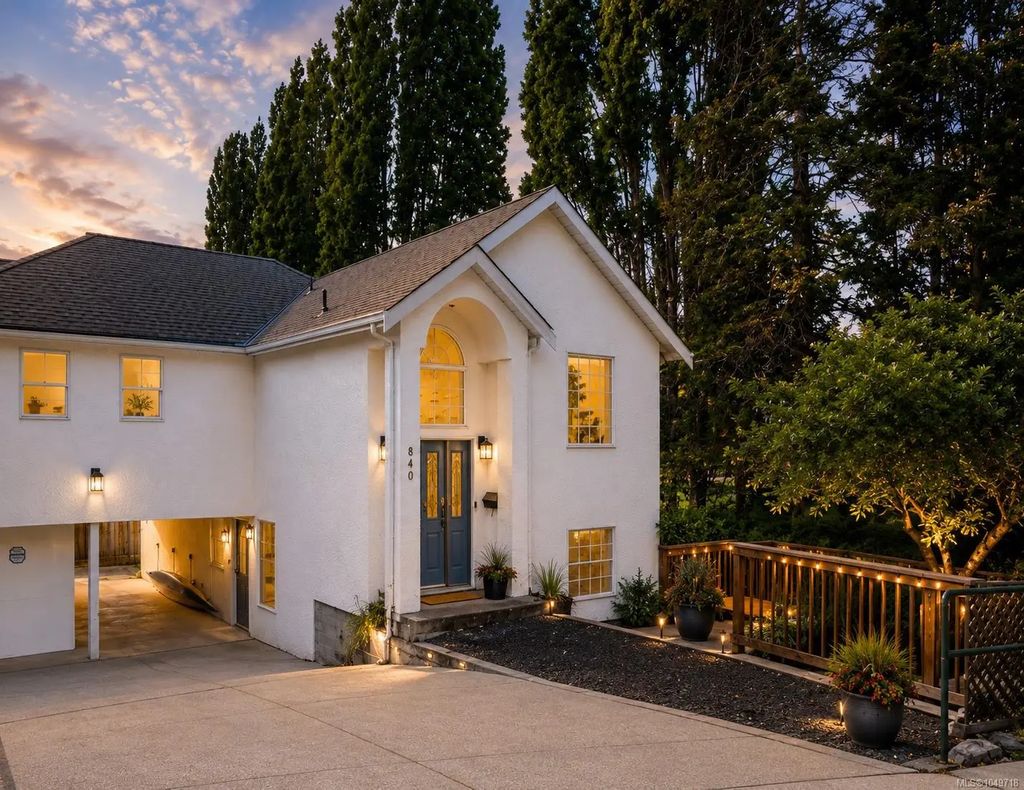 840 Tillicum Rd, Esquimalt