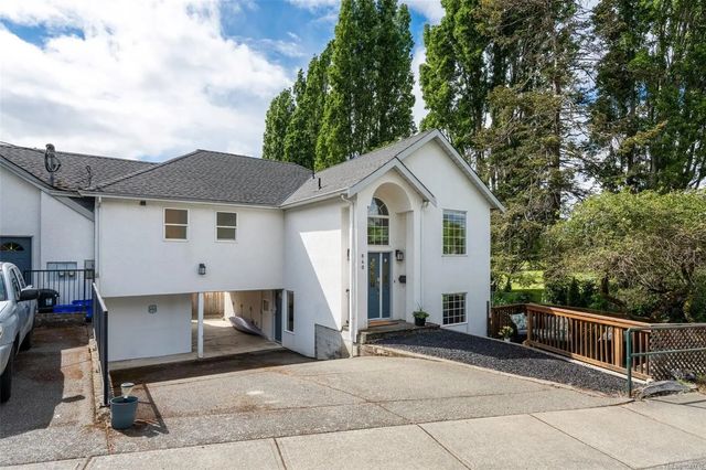 2 of 60 - 840 Tillicum Rd, Esquimalt, BC