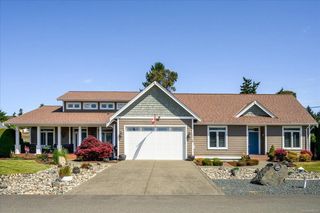 1430 Stone Lake Dr, Nanoose Bay
