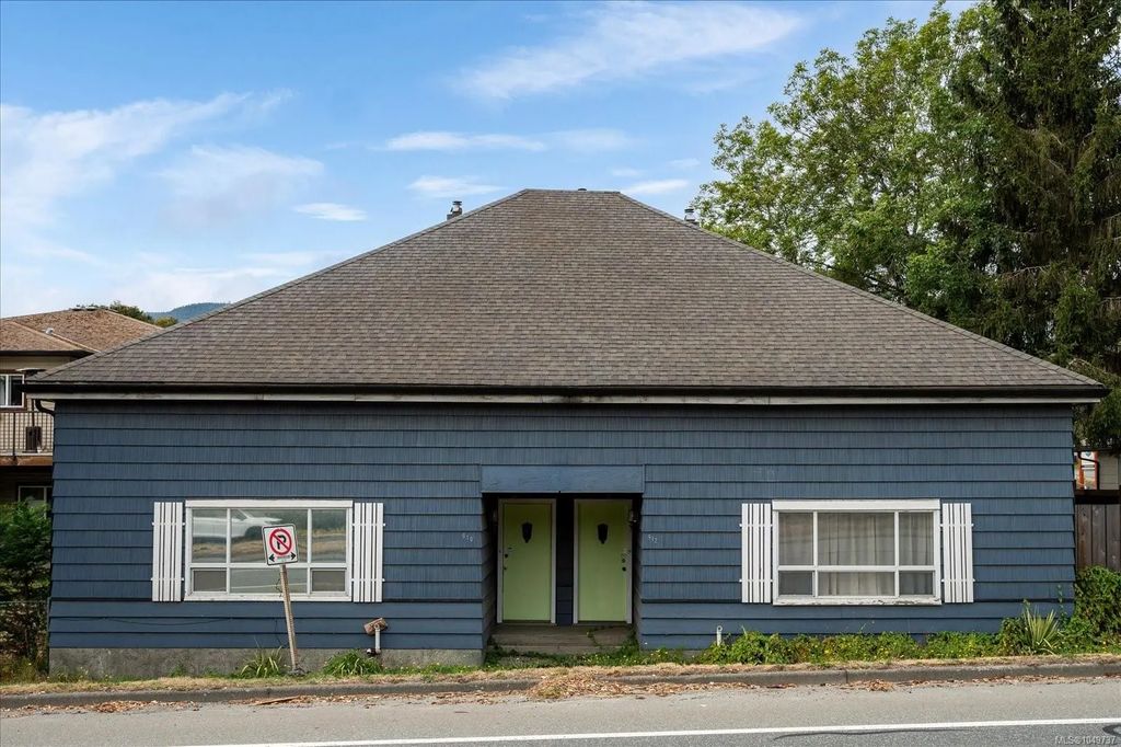 910 Esplanade Ave, Ladysmith
