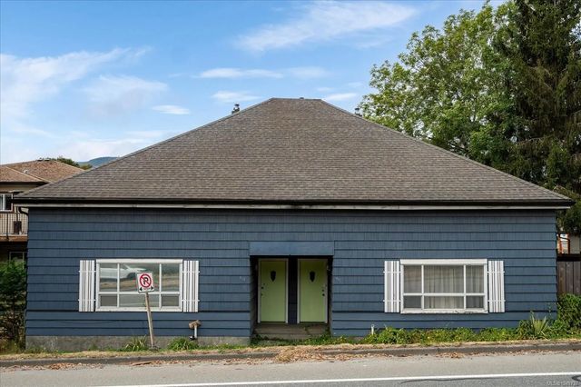 910 Esplanade Ave, Ladysmith
