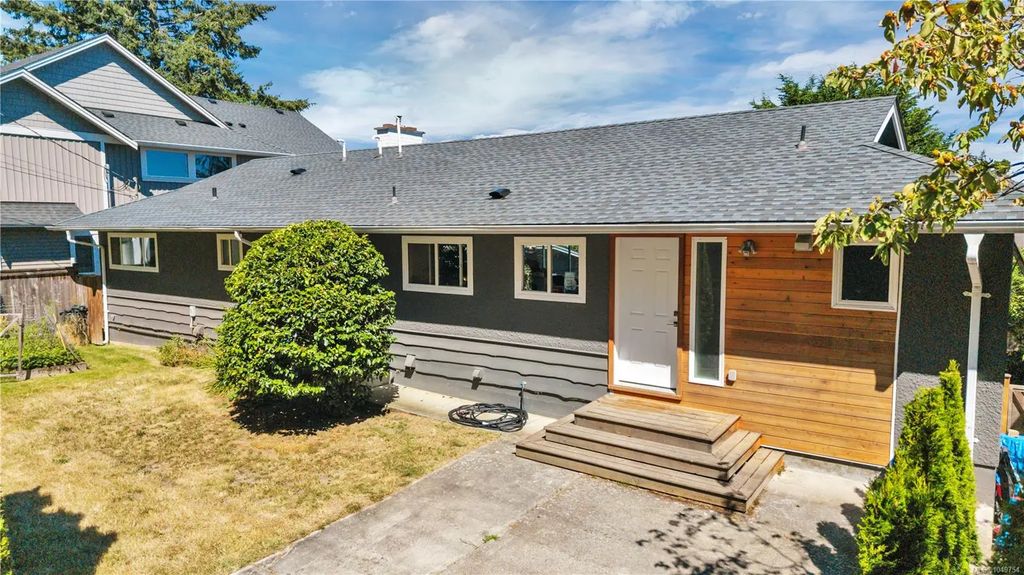 5620 Hammond Bay Rd, Nanaimo