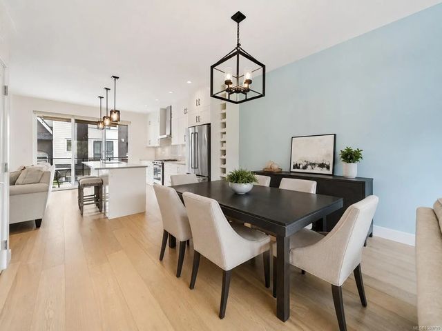 4 of 23 - 2836 Turnstyle Cres, Langford, BC