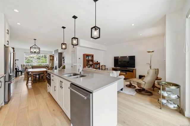 5 of 23 - 2836 Turnstyle Cres, Langford, BC