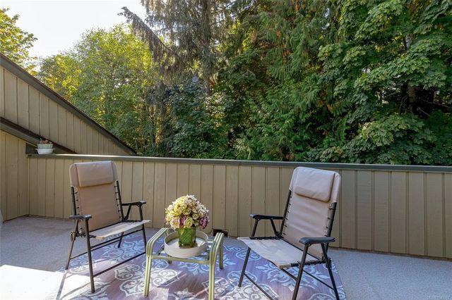 2 of 37 - 3350 Island Hwy W 8, Qualicum Beach, BC