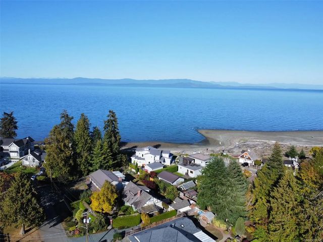 4 of 37 - 3350 Island Hwy W 8, Qualicum Beach, BC