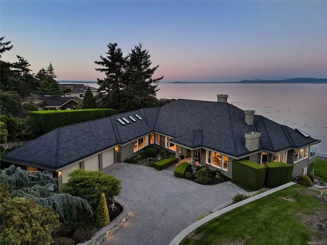 2 of 99 - 4532 Gordon Point Dr, Saanich, BC