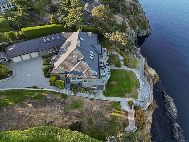 3 of 99 - 4532 Gordon Point Dr, Saanich, BC