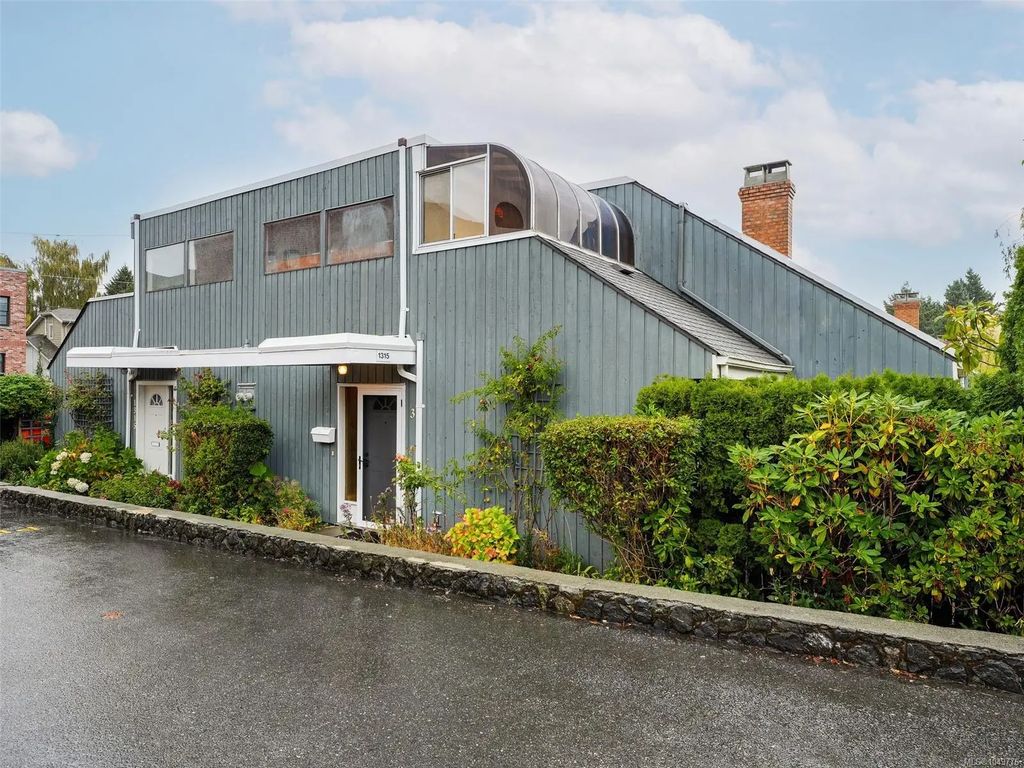 1315 Gladstone Ave 3, Victoria