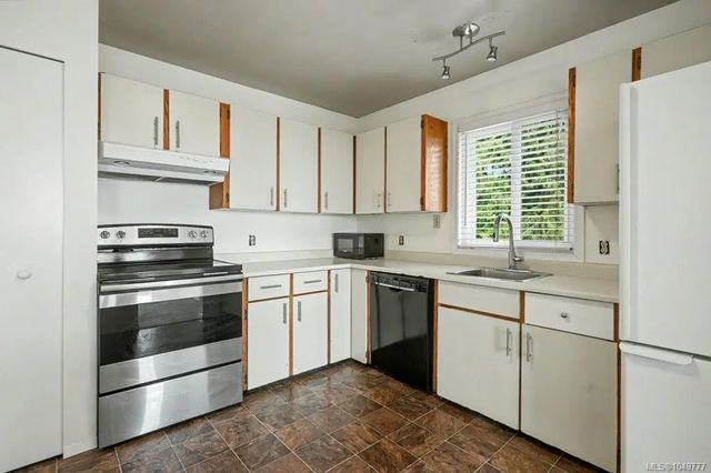 3 of 48 - 3370 Fulton Rd A, Colwood, BC
