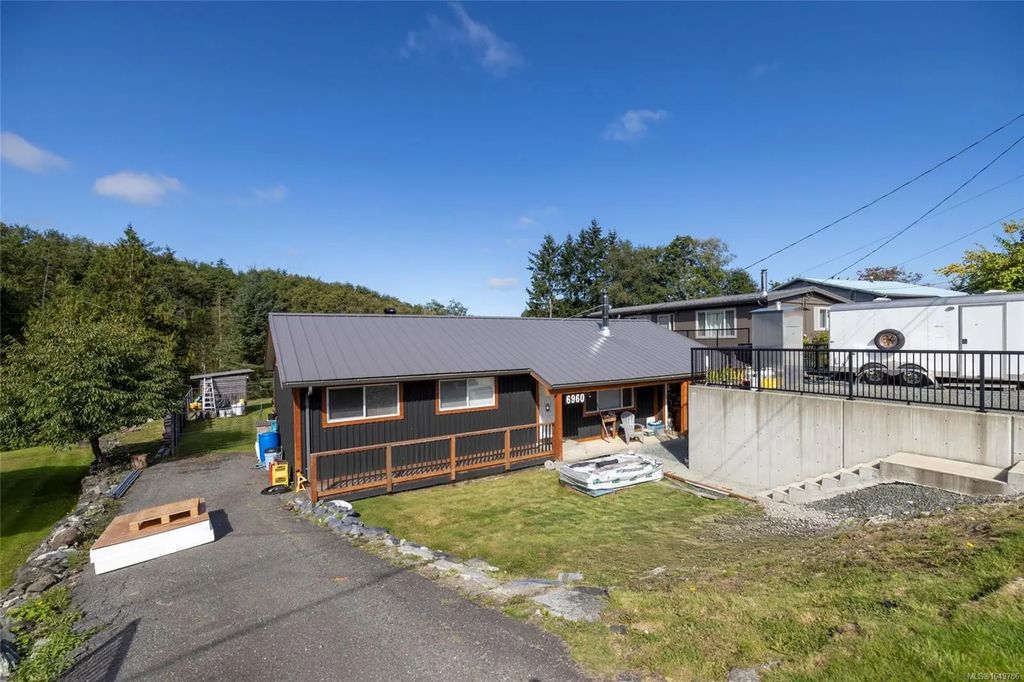 6960 Quatse Cres, Port Hardy