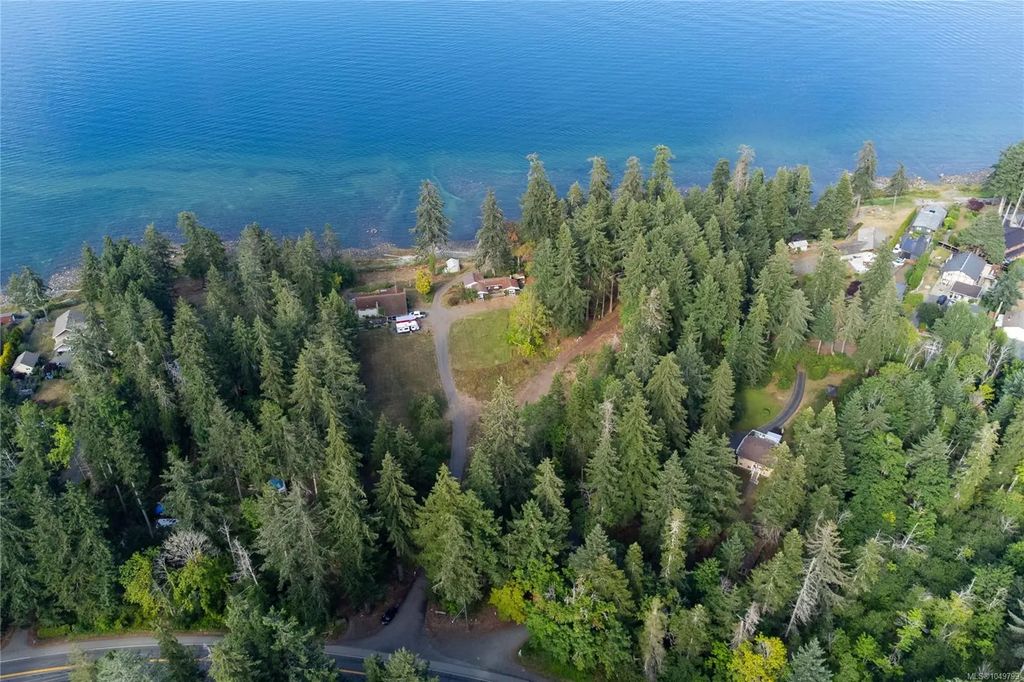4472 Island Hwy S, Royston