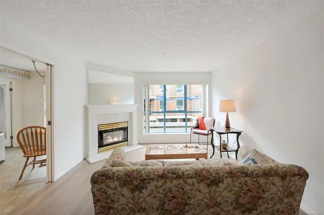 4 of 37 - 1063 Southgate St 209, Victoria, BC