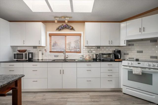 2 of 47 - 1839 Valley Oak Dr, Nanaimo, BC