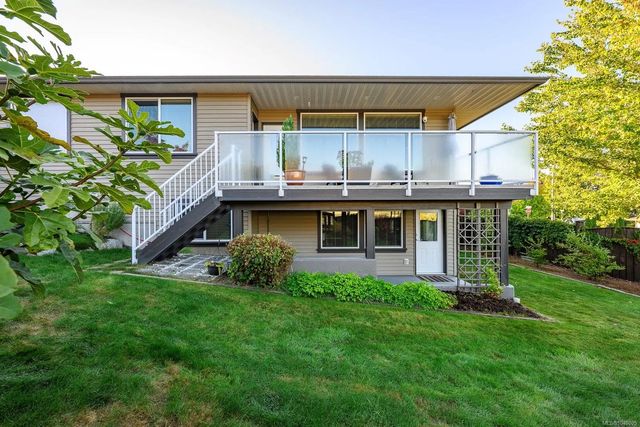2 of 64 - 570 Spitfire Dr, Comox, BC
