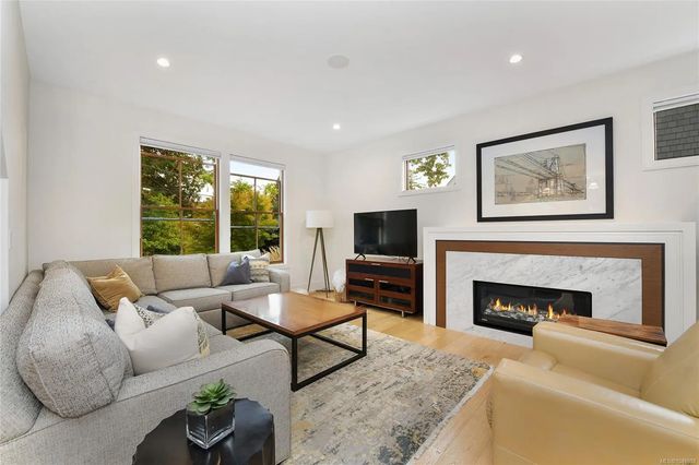3 of 25 - 2680 Margate Ave, Oak Bay, BC