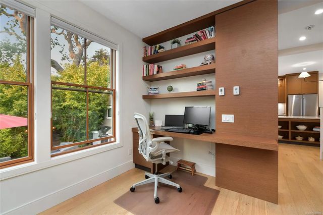 5 of 25 - 2680 Margate Ave, Oak Bay, BC