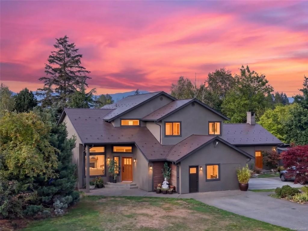 5225 Island Hwy N, Courtenay