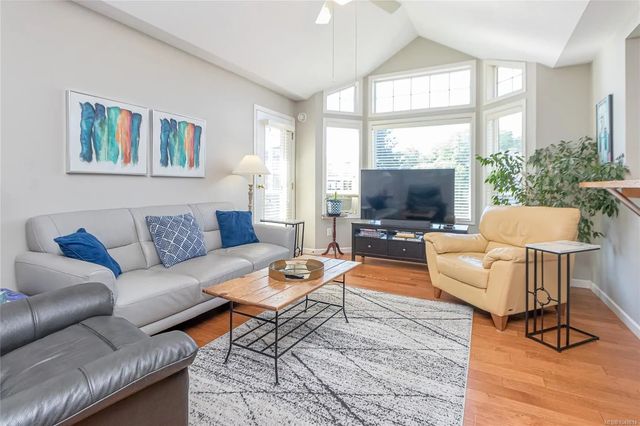 4 of 20 - 245 First St 305, Duncan, BC