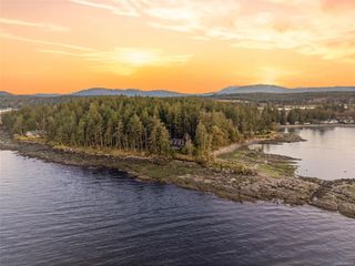 2023 Seahaven Rd, Nanoose Bay