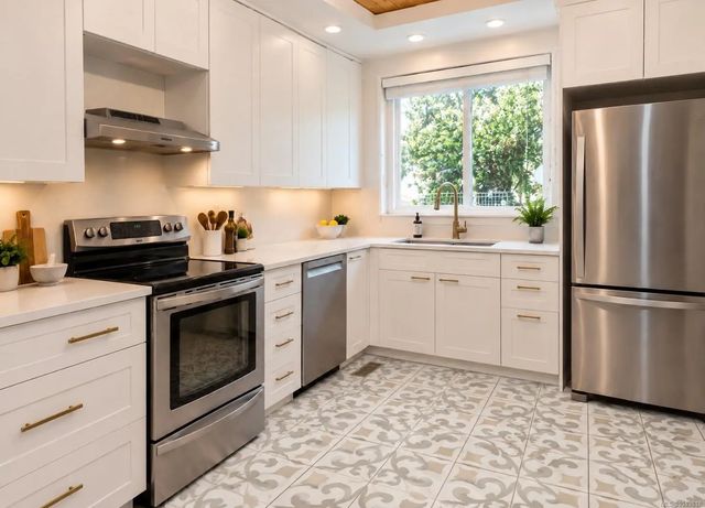 3 of 32 - 1512 Brooke St, Victoria, BC