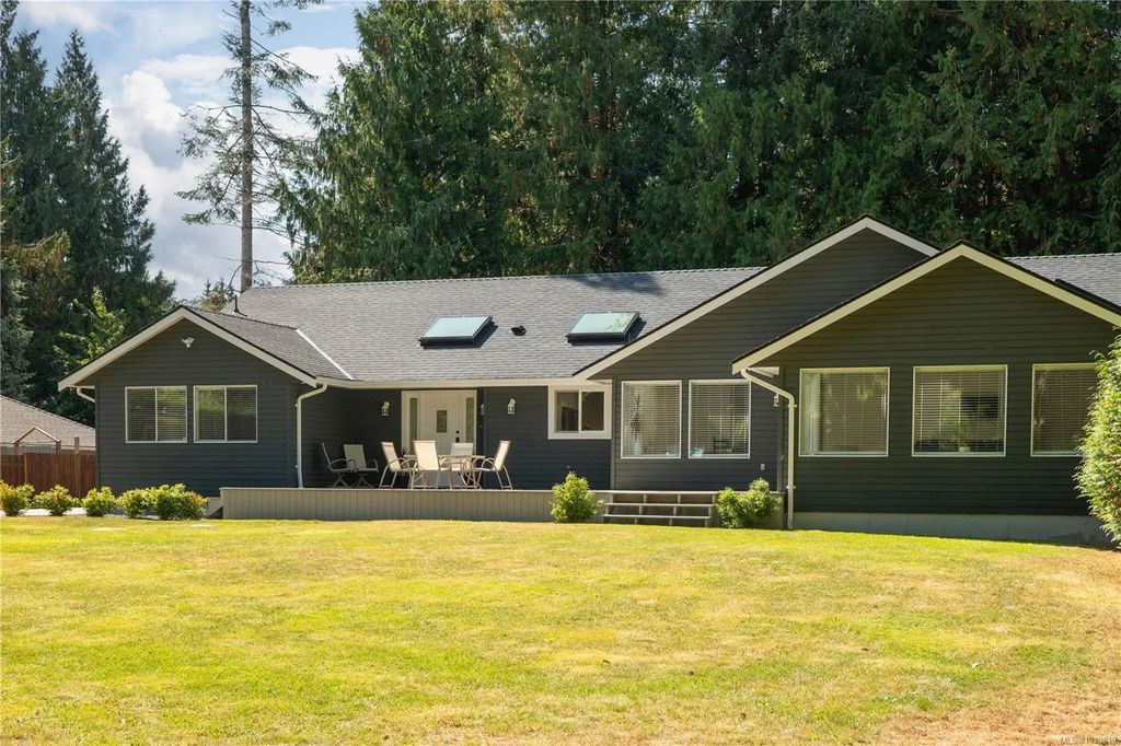 967 Woodpecker Pl, Parksville