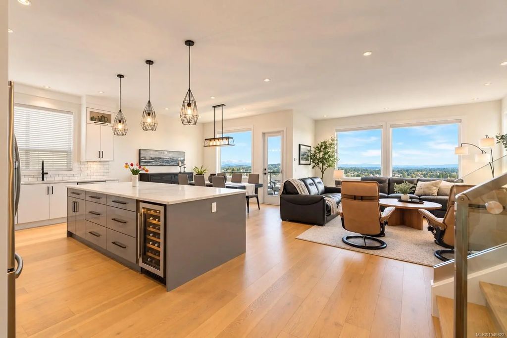 2423 Azurite Cres, Langford
