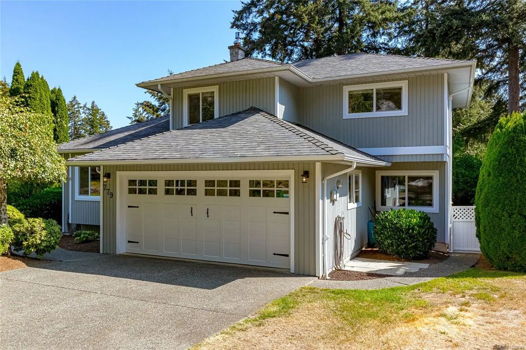 779 Menawood Pl, Saanich