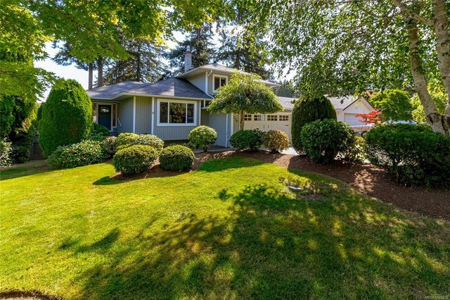 2 of 56 - 779 Menawood Pl, Saanich, BC