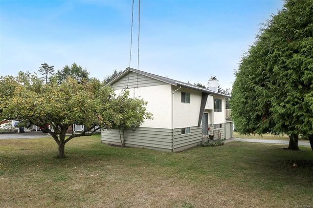 2 of 26 - 170 Stewart St, Comox, BC