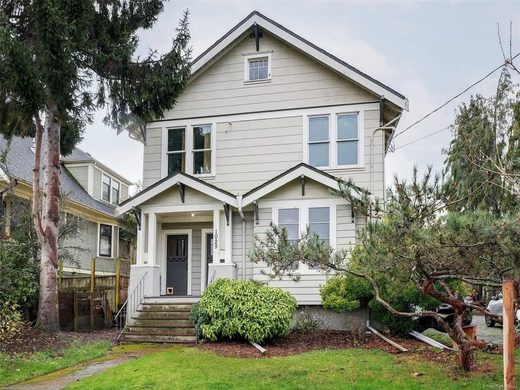 1029 Queens Ave, Victoria