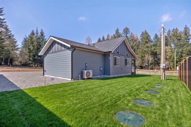 4 of 27 - 1963 Wilfred Rd, Black Creek, BC