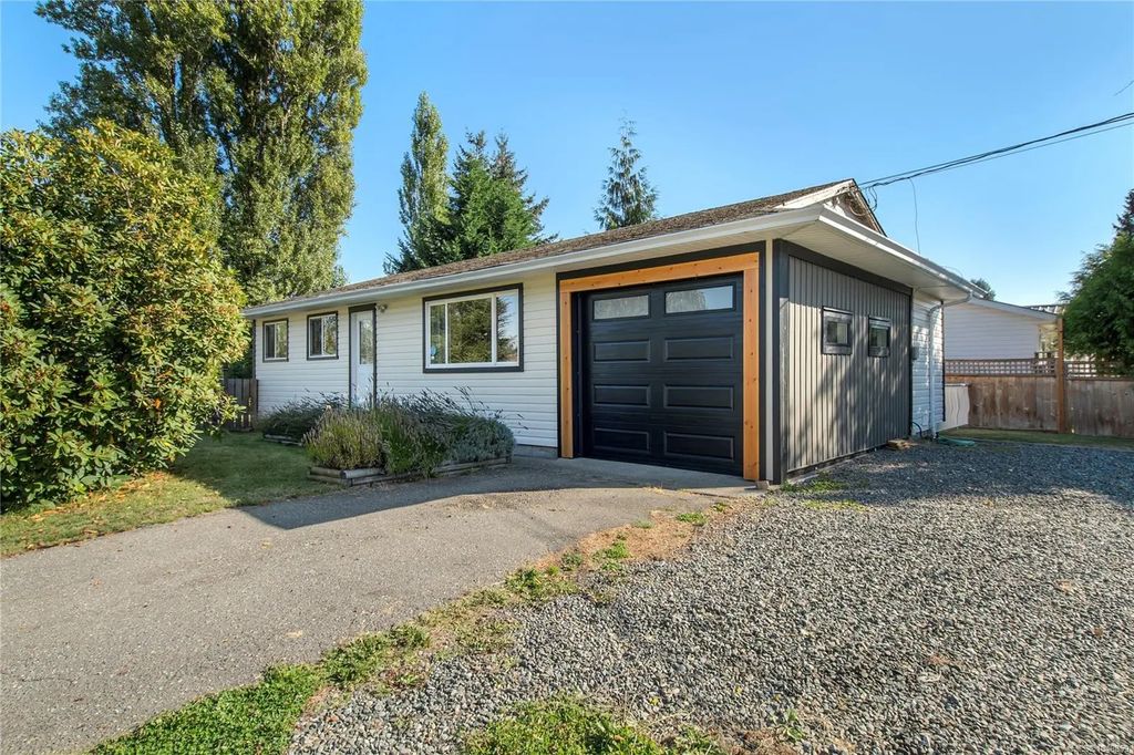 1890 15th Ave, Campbell River