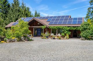 1860 Ashling Rd, Qualicum Beach