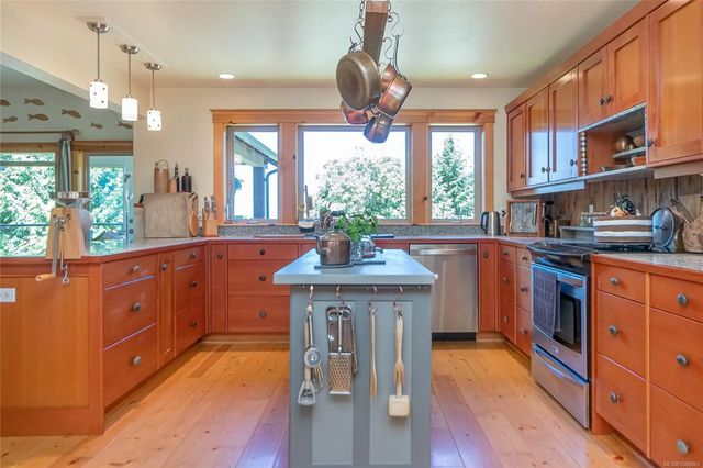5 of 82 - 1860 Ashling Rd, Qualicum Beach, BC