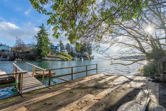 2 of 41 - 310 Bessborough Ave, View Royal, BC